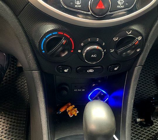 Белый Хендай Акцент, объемом двигателя 1.6 л и пробегом 190 тыс. км за 7200 $, фото 4 на Automoto.ua