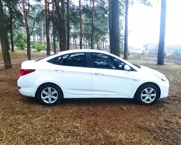 Белый Хендай Акцент, объемом двигателя 1.4 л и пробегом 227 тыс. км за 6200 $, фото 1 на Automoto.ua