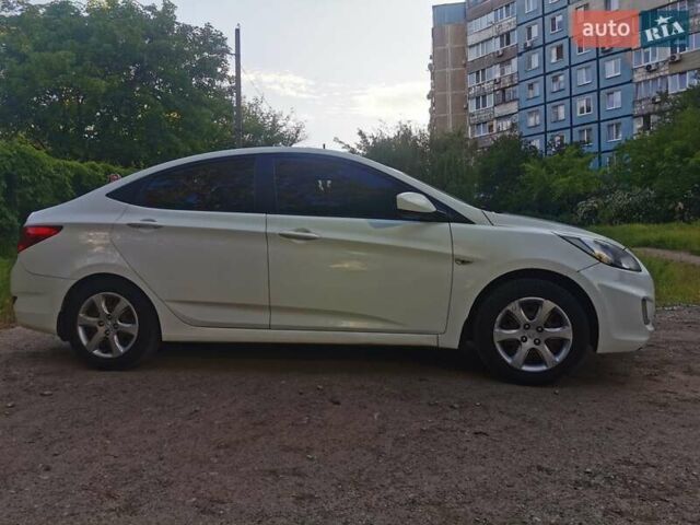 Белый Хендай Акцент, объемом двигателя 1.4 л и пробегом 194 тыс. км за 7150 $, фото 4 на Automoto.ua
