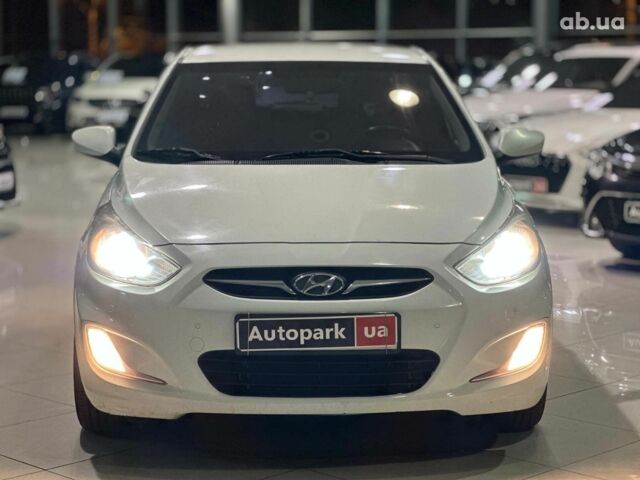 Белый Хендай Акцент, объемом двигателя 1.6 л и пробегом 163 тыс. км за 7990 $, фото 1 на Automoto.ua