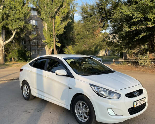 Хендай Акцент 2011 у Запоріжжя на Automoto.ua Білий Хендай Акцент, об'ємом двигуна 1.4 л та пробігом 125 тис. км за 9000 $, фото 2 на Automoto.ua