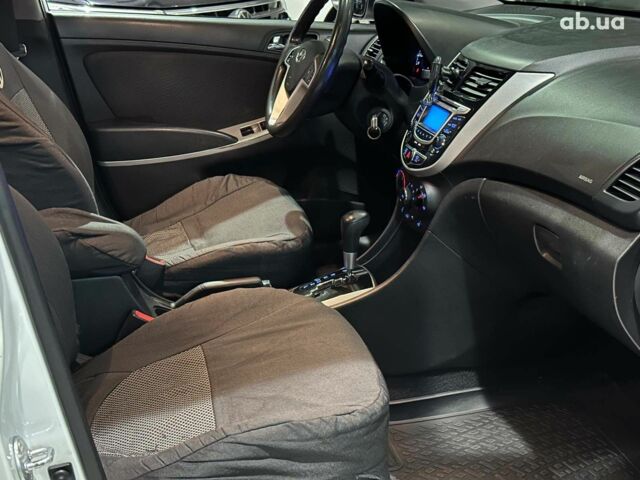 Белый Хендай Акцент, объемом двигателя 1.6 л и пробегом 163 тыс. км за 7990 $, фото 15 на Automoto.ua