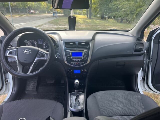 Білий Хендай Акцент, об'ємом двигуна 1.6 л та пробігом 135 тис. км за 9700 $, фото 4 на Automoto.ua