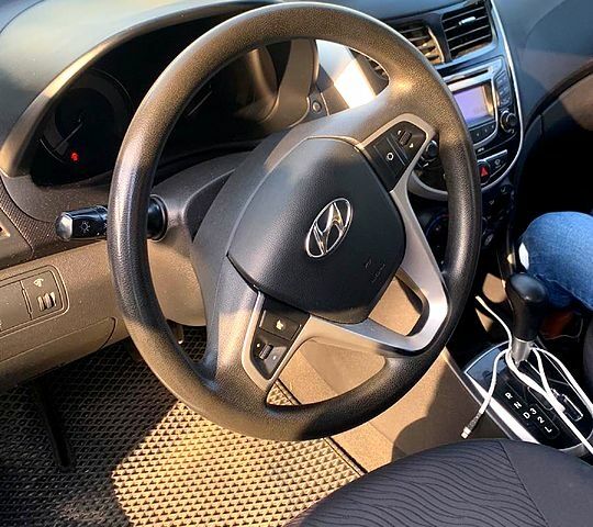 Белый Хендай Акцент, объемом двигателя 1.6 л и пробегом 190 тыс. км за 7200 $, фото 3 на Automoto.ua