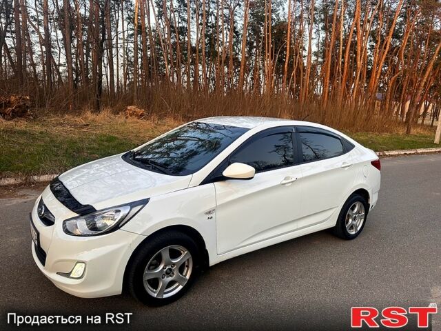 Белый Хендай Акцент, объемом двигателя 1.6 л и пробегом 250 тыс. км за 6300 $, фото 5 на Automoto.ua