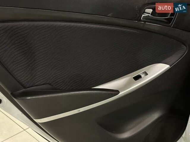 Белый Хендай Акцент, объемом двигателя 1.6 л и пробегом 163 тыс. км за 7990 $, фото 10 на Automoto.ua