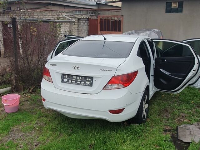 Білий Хендай Акцент, об'ємом двигуна 1.6 л та пробігом 384 тис. км за 2000 $, фото 4 на Automoto.ua
