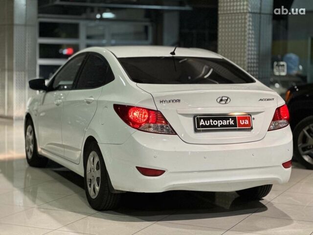 Белый Хендай Акцент, объемом двигателя 1.6 л и пробегом 163 тыс. км за 7990 $, фото 5 на Automoto.ua
