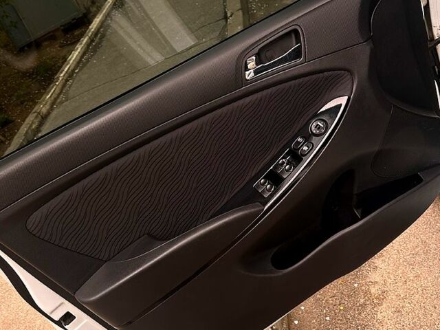 Белый Хендай Акцент, объемом двигателя 1.6 л и пробегом 250 тыс. км за 6300 $, фото 7 на Automoto.ua