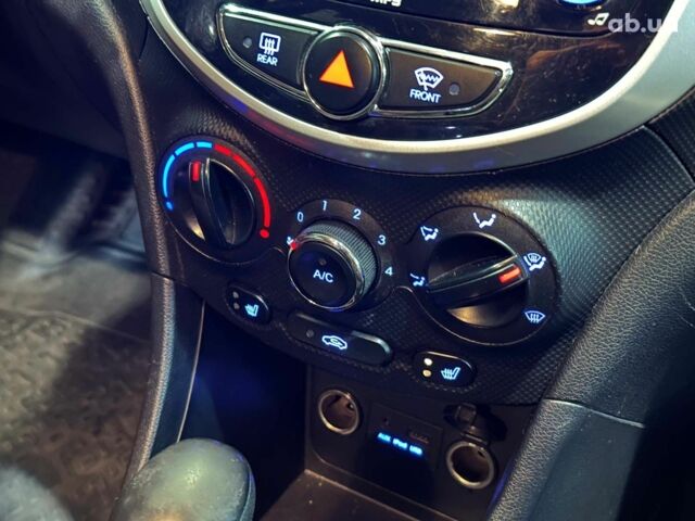 Белый Хендай Акцент, объемом двигателя 1.6 л и пробегом 163 тыс. км за 7990 $, фото 18 на Automoto.ua