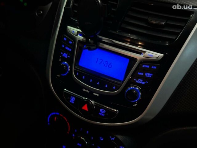 Белый Хендай Акцент, объемом двигателя 1.6 л и пробегом 163 тыс. км за 7990 $, фото 19 на Automoto.ua