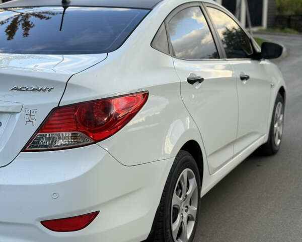 Хендай Акцент 2011 в Белой Церкве на Automoto.ua Белый Хендай Акцент, объемом двигателя 1.4 л и пробегом 143 тыс. км за 7600 $, фото 7 на Automoto.ua