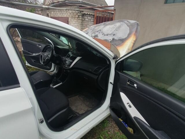 Білий Хендай Акцент, об'ємом двигуна 1.6 л та пробігом 384 тис. км за 2000 $, фото 6 на Automoto.ua