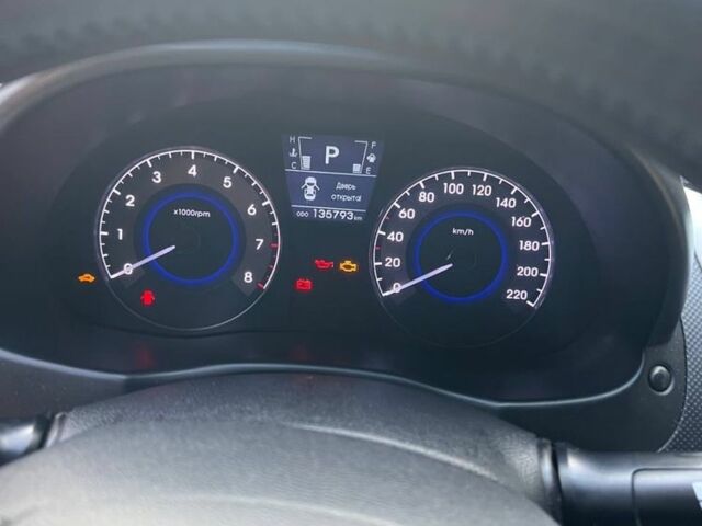 Білий Хендай Акцент, об'ємом двигуна 1.6 л та пробігом 135 тис. км за 9700 $, фото 7 на Automoto.ua