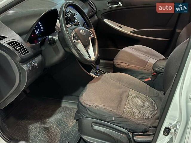 Белый Хендай Акцент, объемом двигателя 1.6 л и пробегом 163 тыс. км за 7990 $, фото 6 на Automoto.ua