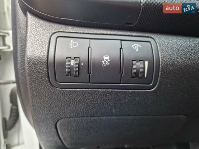 Белый Хендай Акцент, объемом двигателя 1.59 л и пробегом 197 тыс. км за 8800 $, фото 11 на Automoto.ua