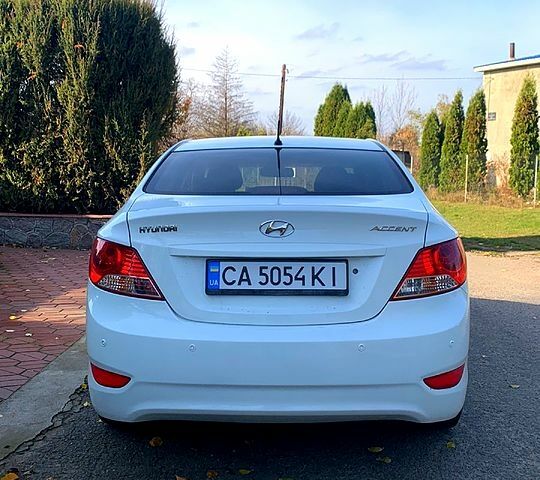 Белый Хендай Акцент, объемом двигателя 1.6 л и пробегом 190 тыс. км за 7200 $, фото 1 на Automoto.ua