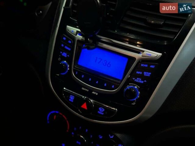 Белый Хендай Акцент, объемом двигателя 1.6 л и пробегом 163 тыс. км за 7990 $, фото 19 на Automoto.ua