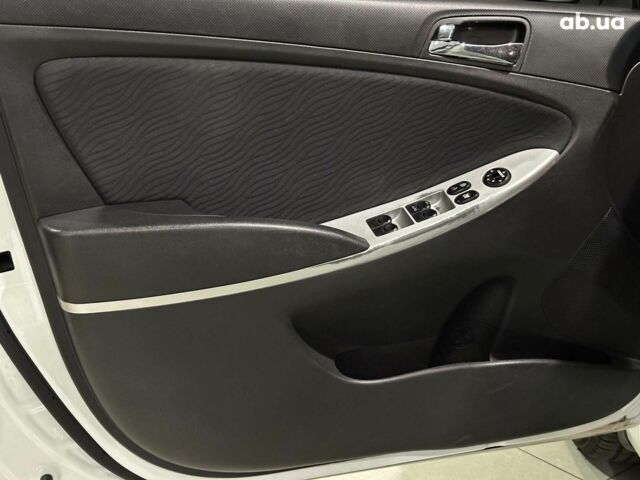 Белый Хендай Акцент, объемом двигателя 1.6 л и пробегом 163 тыс. км за 7990 $, фото 7 на Automoto.ua