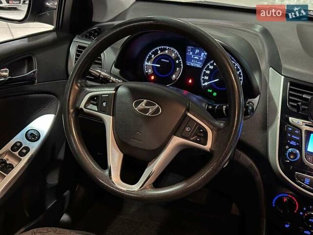 Белый Хендай Акцент, объемом двигателя 1.6 л и пробегом 163 тыс. км за 7990 $, фото 14 на Automoto.ua