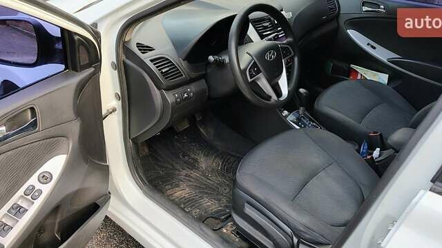 Білий Хендай Акцент, об'ємом двигуна 1.59 л та пробігом 283 тис. км за 7100 $, фото 4 на Automoto.ua