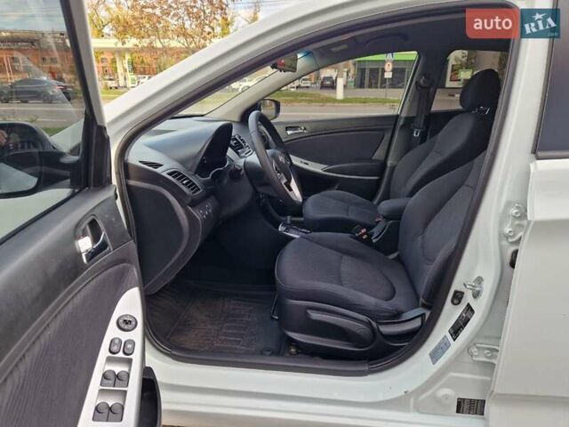 Белый Хендай Акцент, объемом двигателя 1.59 л и пробегом 197 тыс. км за 8800 $, фото 6 на Automoto.ua