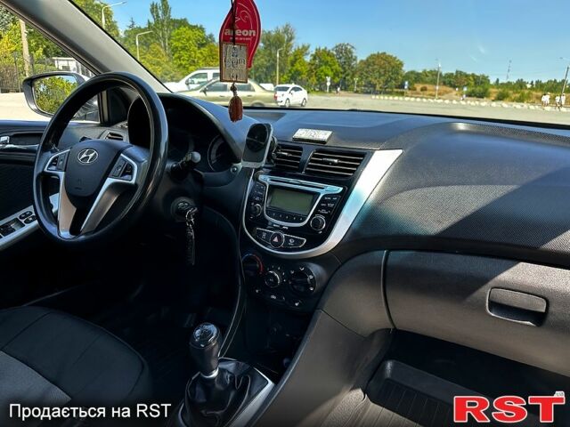 Білий Хендай Акцент, об'ємом двигуна 1.4 л та пробігом 72 тис. км за 7800 $, фото 8 на Automoto.ua