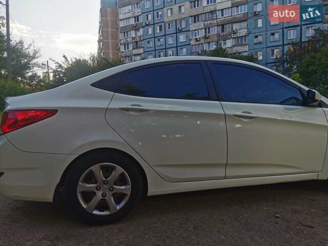 Белый Хендай Акцент, объемом двигателя 1.4 л и пробегом 194 тыс. км за 7150 $, фото 6 на Automoto.ua