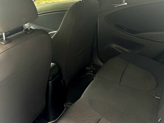 Белый Хендай Акцент, объемом двигателя 1.6 л и пробегом 250 тыс. км за 6300 $, фото 8 на Automoto.ua