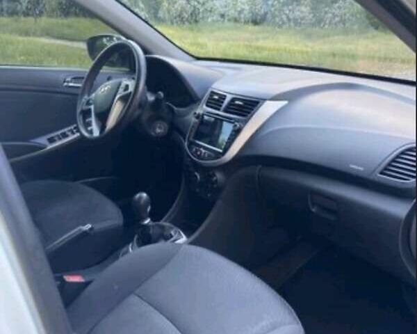 Белый Хендай Акцент, объемом двигателя 1.4 л и пробегом 194 тыс. км за 7150 $, фото 8 на Automoto.ua