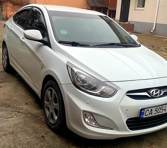 Белый Хендай Акцент, объемом двигателя 1.6 л и пробегом 190 тыс. км за 7200 $, фото 8 на Automoto.ua