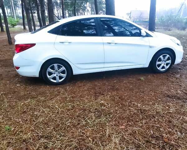 Белый Хендай Акцент, объемом двигателя 1.4 л и пробегом 227 тыс. км за 5700 $, фото 6 на Automoto.ua