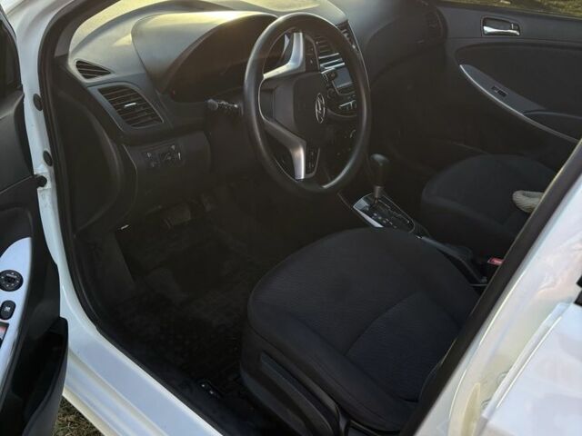 Белый Хендай Акцент, объемом двигателя 1.6 л и пробегом 240 тыс. км за 7300 $, фото 9 на Automoto.ua