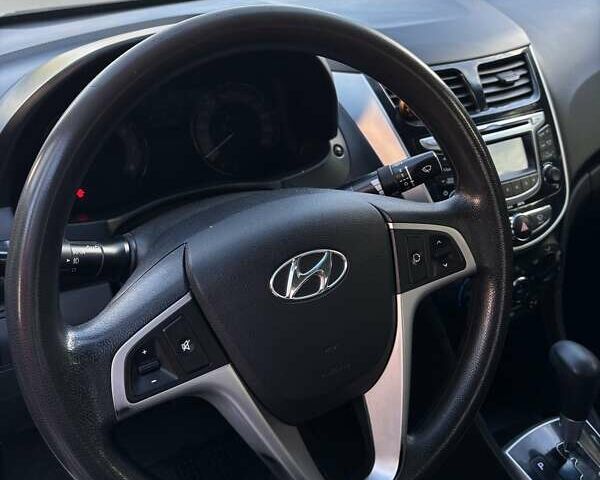 Белый Хендай Акцент, объемом двигателя 1.6 л и пробегом 240 тыс. км за 7300 $, фото 4 на Automoto.ua