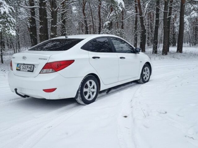 Белый Хендай Акцент, объемом двигателя 1.4 л и пробегом 160 тыс. км за 7500 $, фото 2 на Automoto.ua