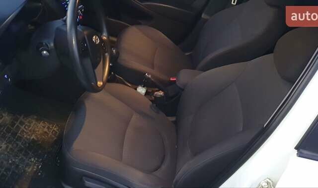 Белый Хендай Акцент, объемом двигателя 1.4 л и пробегом 126 тыс. км за 7750 $, фото 9 на Automoto.ua