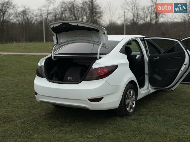 Білий Хендай Акцент, об'ємом двигуна 0 л та пробігом 97 тис. км за 6500 $, фото 22 на Automoto.ua