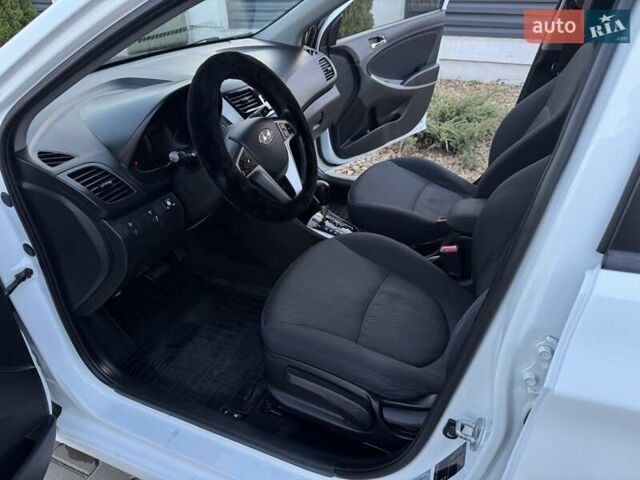 Белый Хендай Акцент, объемом двигателя 1.4 л и пробегом 135 тыс. км за 8700 $, фото 36 на Automoto.ua