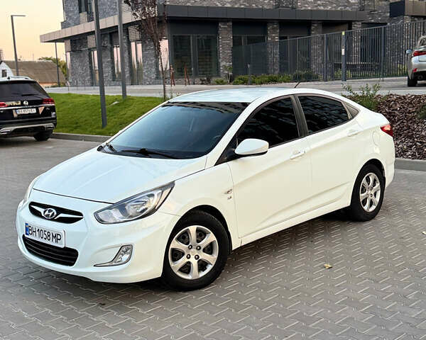 Білий Хендай Акцент, об'ємом двигуна 1.6 л та пробігом 118 тис. км за 8300 $, фото 2 на Automoto.ua
