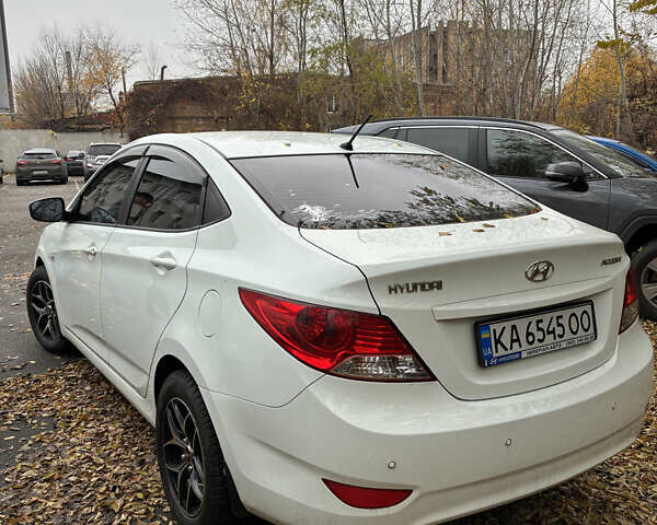 Белый Хендай Акцент, объемом двигателя 1.4 л и пробегом 115 тыс. км за 9499 $, фото 2 на Automoto.ua