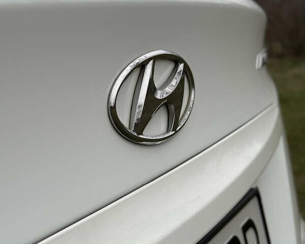 Білий Хендай Акцент, об'ємом двигуна 0 л та пробігом 97 тис. км за 6500 $, фото 14 на Automoto.ua