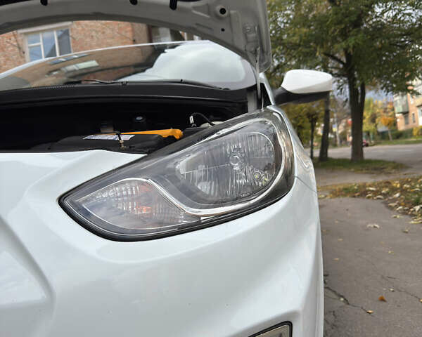Хендай Акцент 2012 в Умани на Automoto.ua Белый Хендай Акцент, объемом двигателя 1.4 л и пробегом 105 тыс. км за 7250 $, фото 18 на Automoto.ua