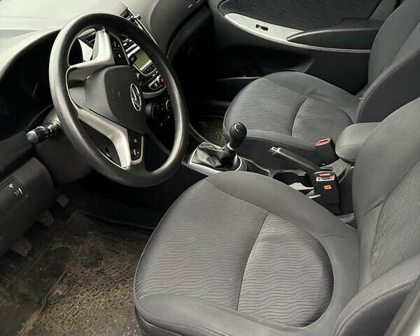 Белый Хендай Акцент, объемом двигателя 1.4 л и пробегом 115 тыс. км за 9499 $, фото 6 на Automoto.ua