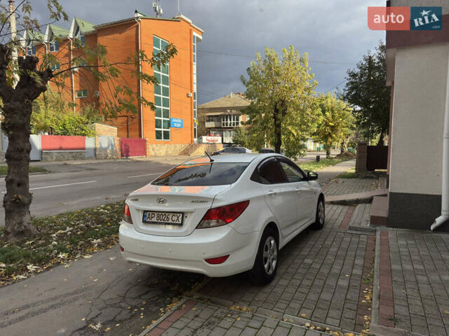 Хендай Акцент 2012 в Умани на Automoto.ua Белый Хендай Акцент, объемом двигателя 1.4 л и пробегом 105 тыс. км за 7250 $, фото 4 на Automoto.ua
