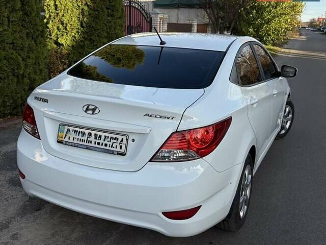 Белый Хендай Акцент, объемом двигателя 1.6 л и пробегом 240 тыс. км за 7300 $, фото 2 на Automoto.ua