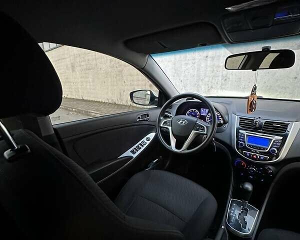 Белый Хендай Акцент, объемом двигателя 1.59 л и пробегом 160 тыс. км за 8300 $, фото 19 на Automoto.ua