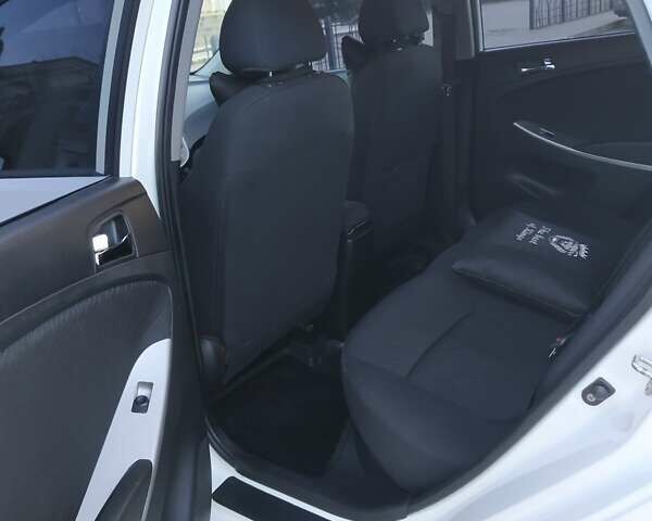 Белый Хендай Акцент, объемом двигателя 1.4 л и пробегом 110 тыс. км за 8200 $, фото 13 на Automoto.ua