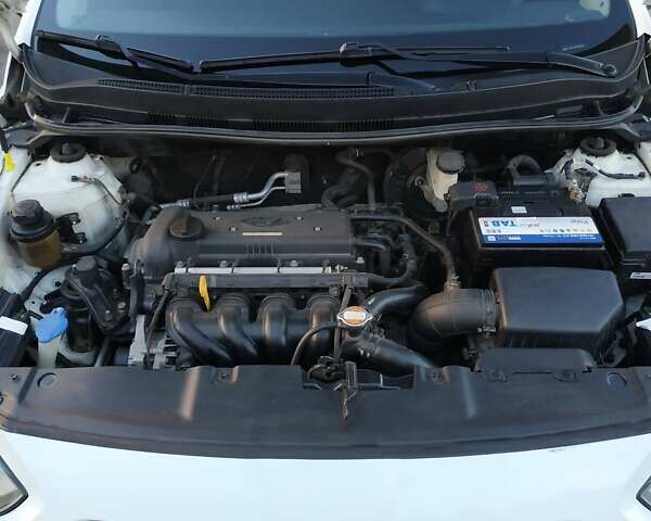 Белый Хендай Акцент, объемом двигателя 1.4 л и пробегом 110 тыс. км за 8200 $, фото 15 на Automoto.ua