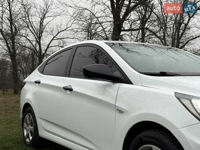 Білий Хендай Акцент, об'ємом двигуна 0 л та пробігом 97 тис. км за 6500 $, фото 3 на Automoto.ua