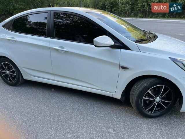 Белый Хендай Акцент, объемом двигателя 1.4 л и пробегом 126 тыс. км за 7750 $, фото 2 на Automoto.ua